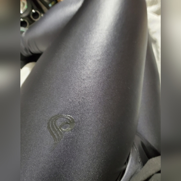 --- - Picture 4 of 16